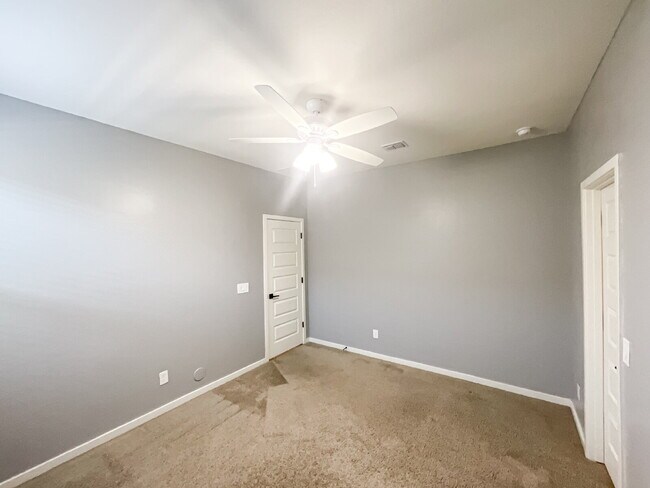 Building Photo - 36413 N Tahanta Trail
