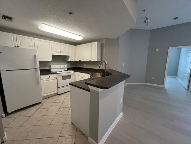 Building Photo - Fairways Condo in Vero Beach