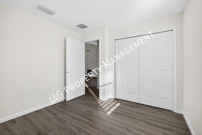 Building Photo - 1401 Degroodt Rd SW