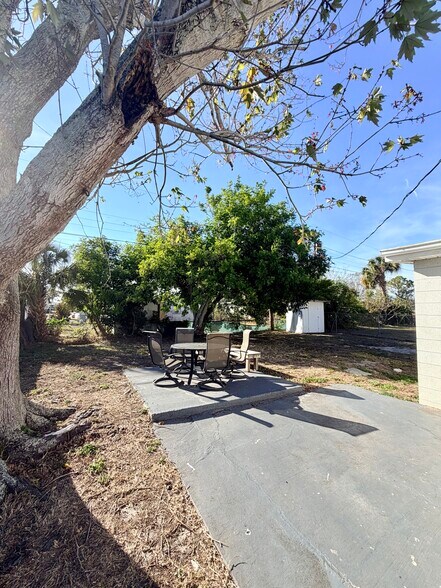 Building Photo - 1063 Lillian St