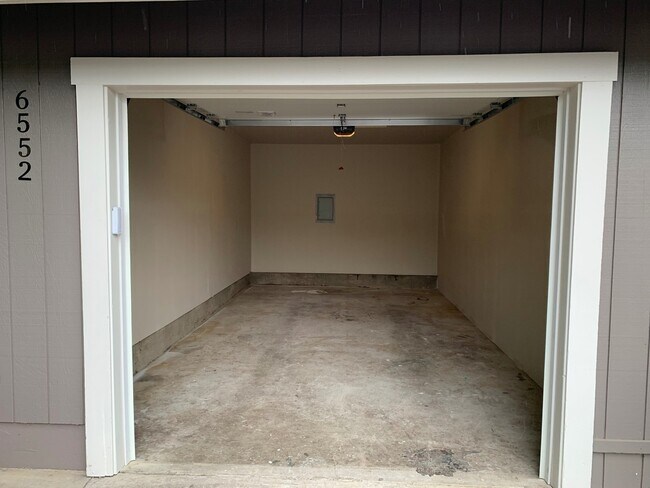 Building Photo - 6552th