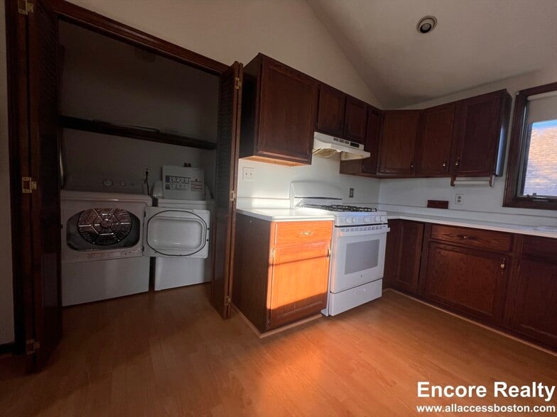 Primary Photo - 187 Powder House Blvd