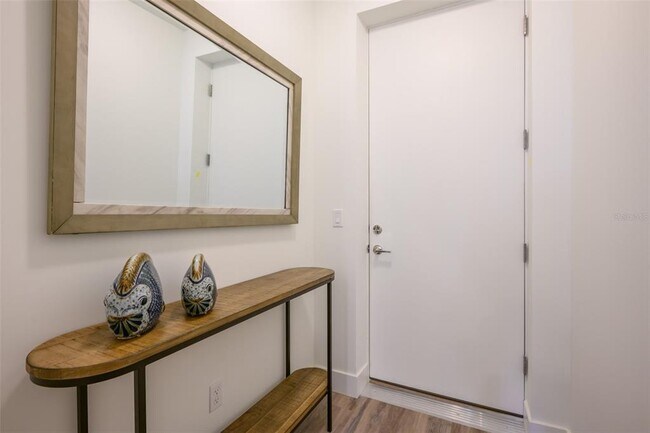 Building Photo - 1703 N Tamiami Trl
