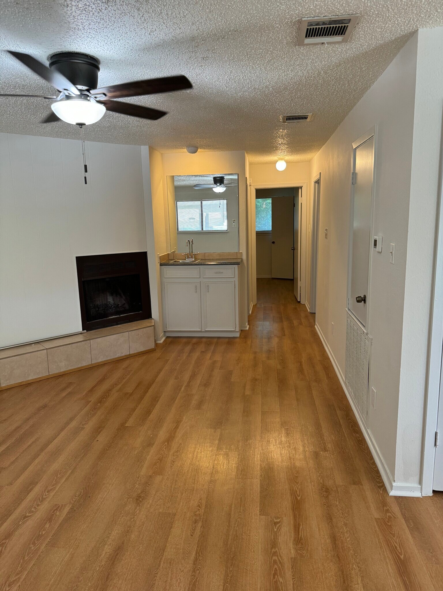 Building Photo - 7000 Oak Meadow Cir