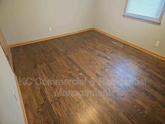 Building Photo - 6713 NW Evelyn St