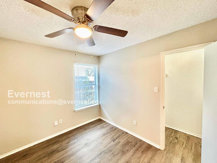 Building Photo - 10908 Deauville Cir S