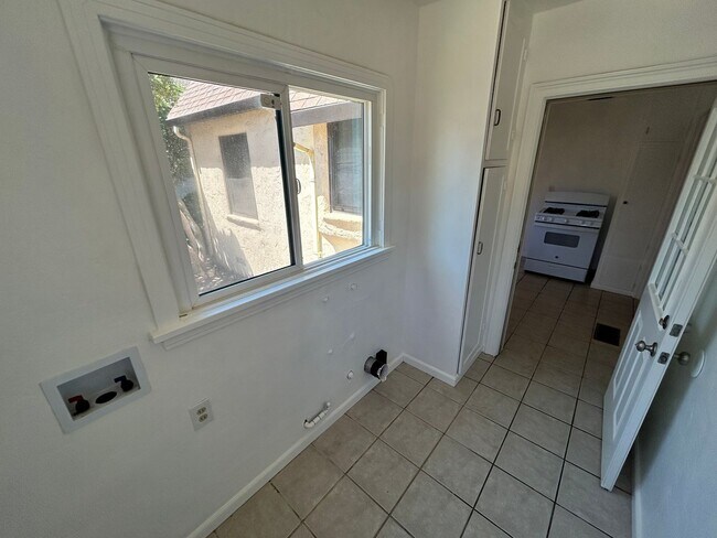 Building Photo - 4 Bedroom/2 Bath Modesto Ca