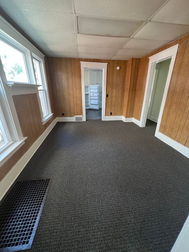 Building Photo - 454-56 W 2ND