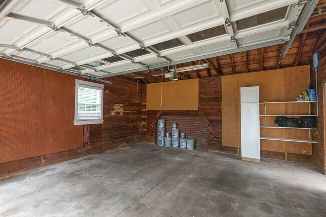 Building Photo - 1819 Fleming Rd