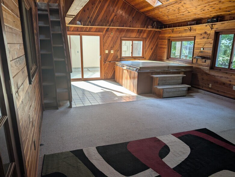 hot tub and fire place - 28 James Circle