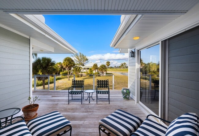 Building Photo - 264 Harbor Dr