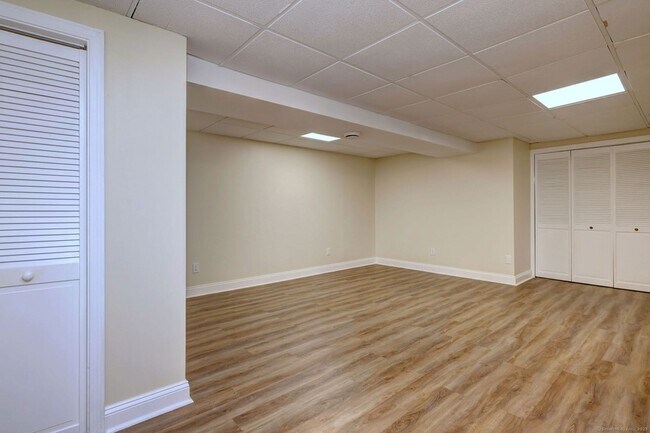 Building Photo - 193 Bayfield Ln