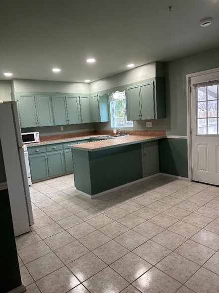 Building Photo - 2000 N Mesa Verde Ave