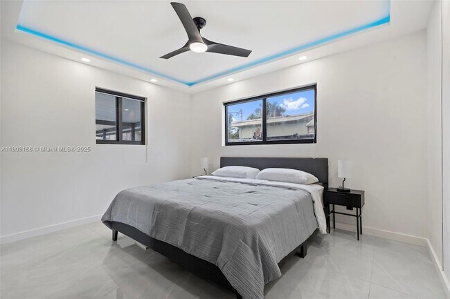 Building Photo - 1101 N 14th Ave