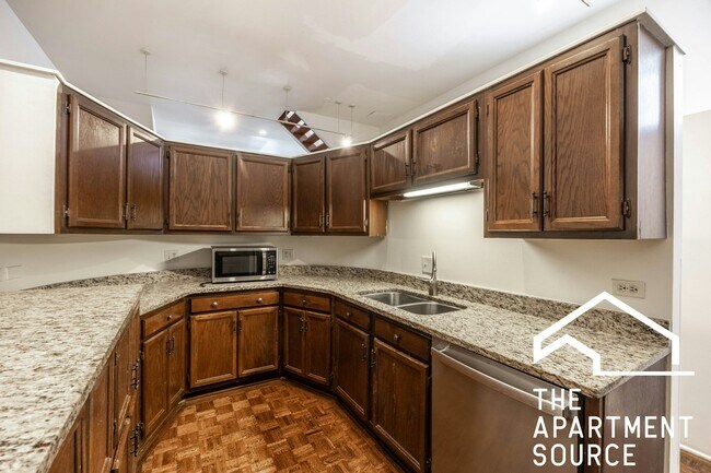 Building Photo - 2059 N Clifton Ave