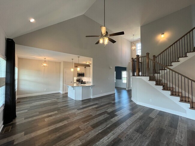Building Photo - 557 Dexter Dr