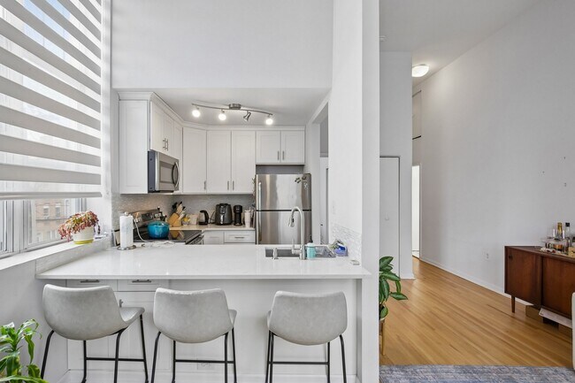 Building Photo - 450 7th St
