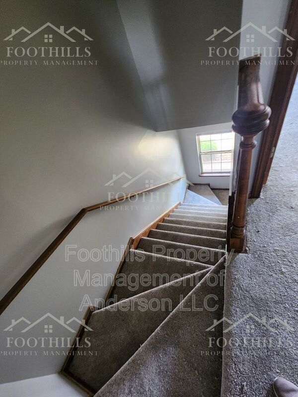 Building Photo - 413 Nelson Dr
