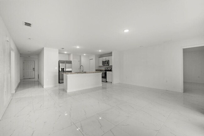 Building Photo - 362 NW Bayshore Blvd