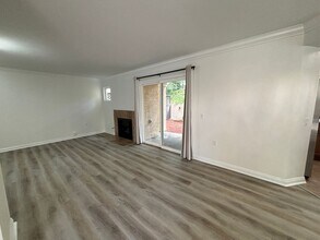 Building Photo - Updated one bedroom is ready for its new r...