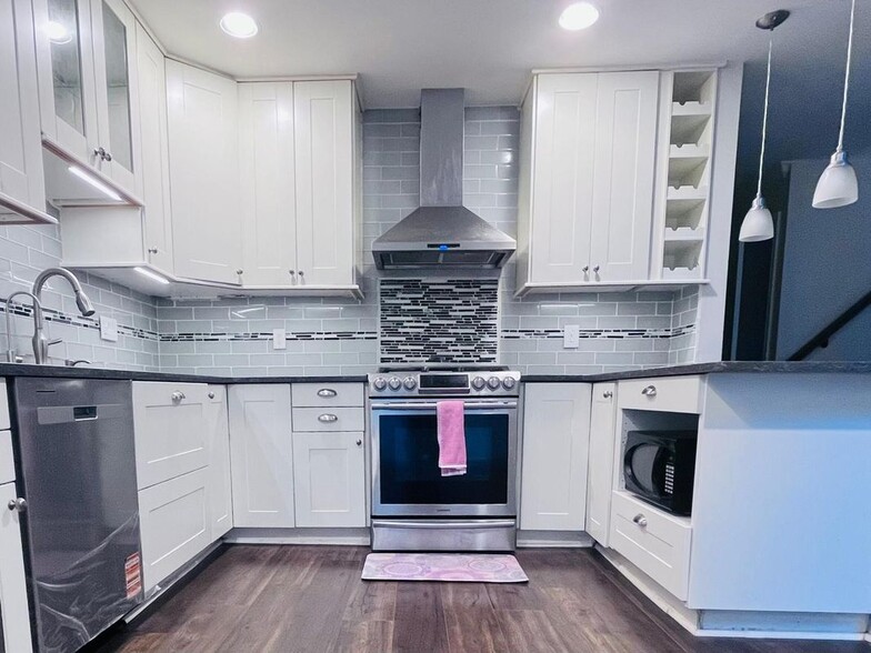 Building Photo - 363 Catskill Court