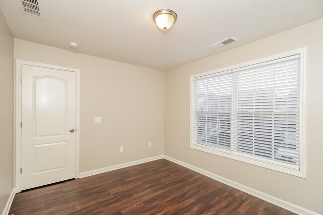 Building Photo - 42 Brookvalley Ct W