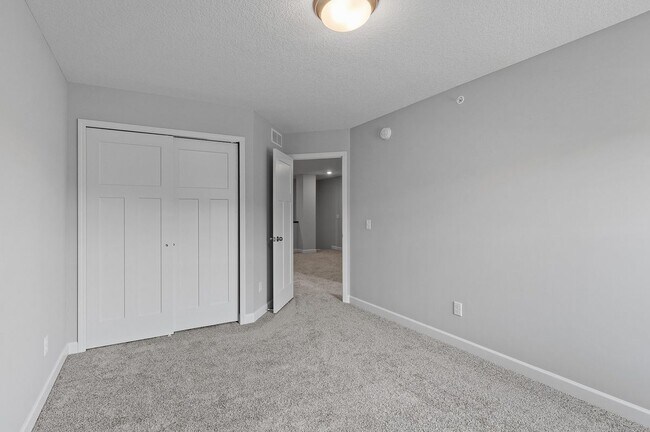 Building Photo - 15008 Ahena Curv