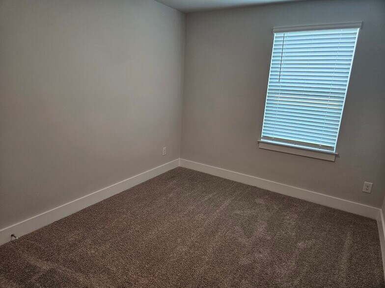 Building Photo - 4341 Majesty Dr