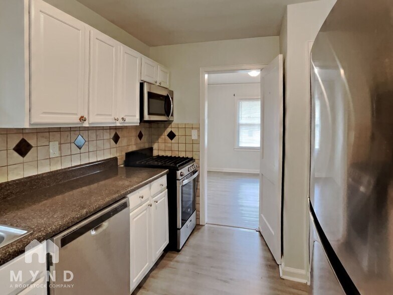 Building Photo - 837 Northview Dr