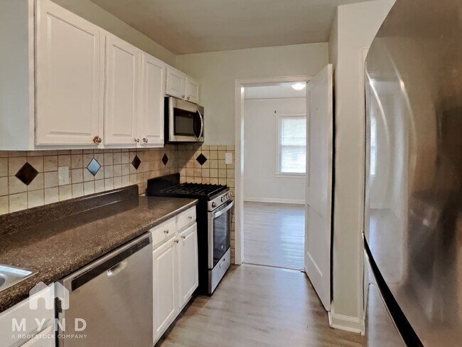 Building Photo - 837 Northview Dr