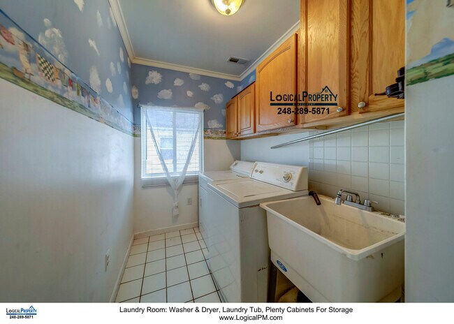 Building Photo - MOVE-IN SPECIAL: One Month of FREE Rent. T...