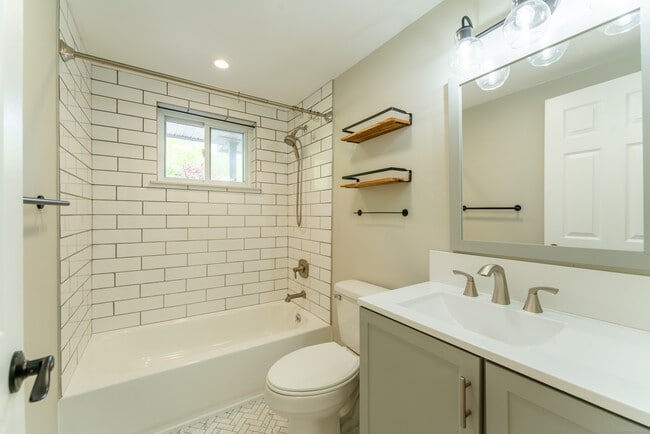 Building Photo - 1538 CT-12