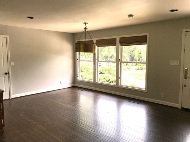 Building Photo - Meticulously Maintained Home in West Meade