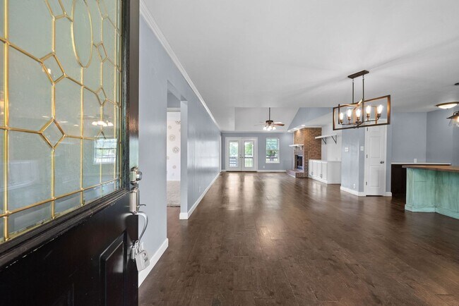 Building Photo - 1 Level Ranch Sitting on 3 Acres- Close to...