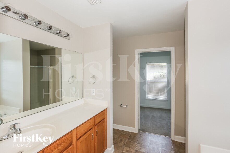 Building Photo - 1011 Bridleside Dr