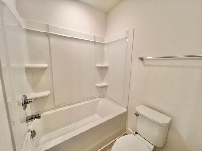 Building Photo - Stunning 3BD, 3BA Raleigh Townhome in an H...