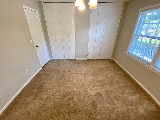 Building Photo - Rosewood condo