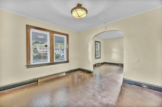 Building Photo - 1148 La Croix Ave