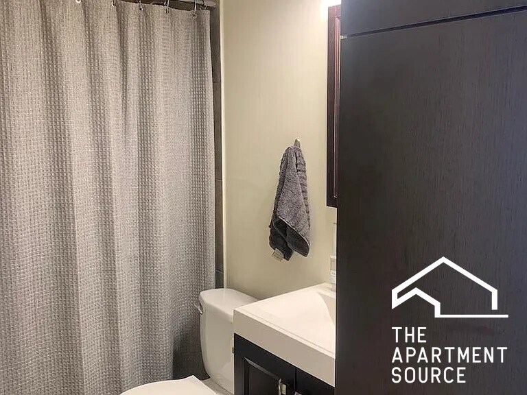 Building Photo - 1738 W Huron St