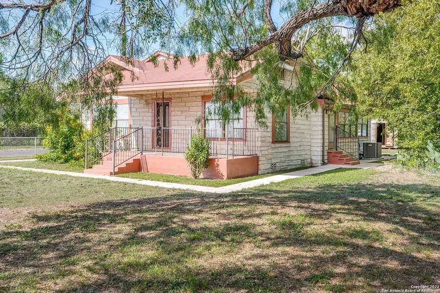 Building Photo - 2739 SE Loop 410