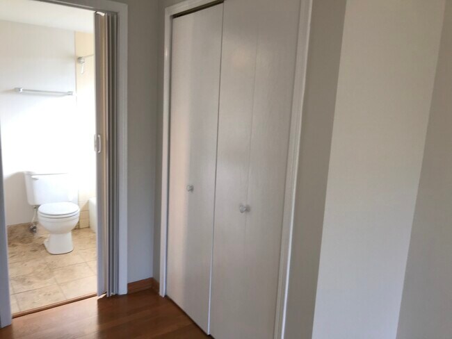 Building Photo - 9941 Treetop Dr