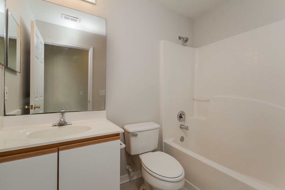 Building Photo - 12814 Lake Vista Dr