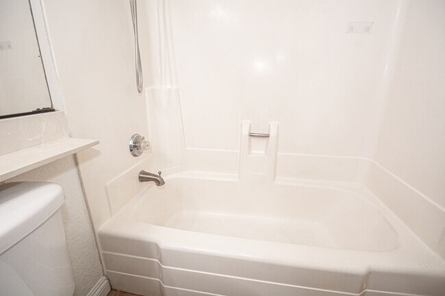 Building Photo - 22840 Hilton Head Dr