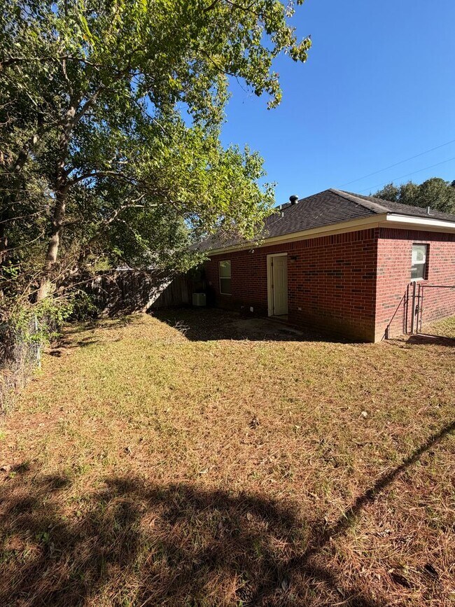 Building Photo - 624 Vicki Dr