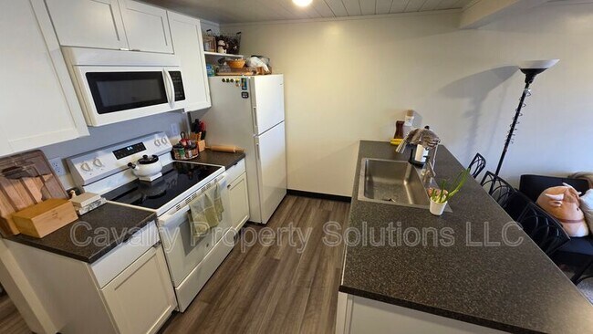 Building Photo - 3947 E Calvary Rd