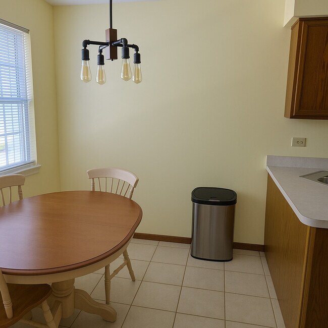 Building Photo - 2544 Dickens Dr