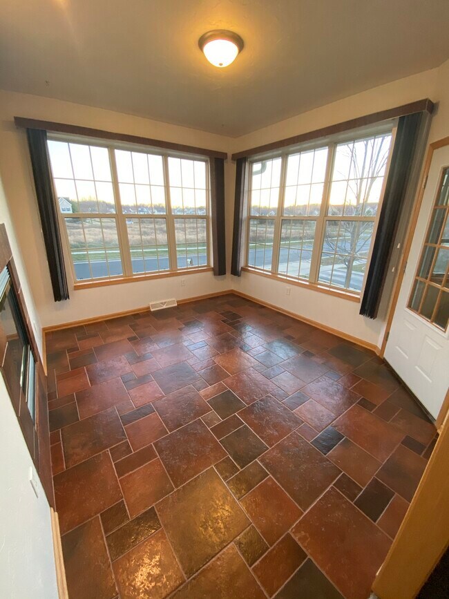 Building Photo - 5236 Sassafras Dr