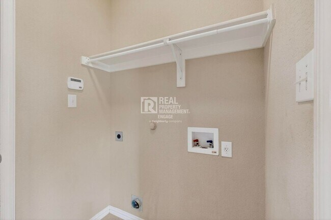 Building Photo - Modern Plano Townhome in Frisco ISD Available for Rent