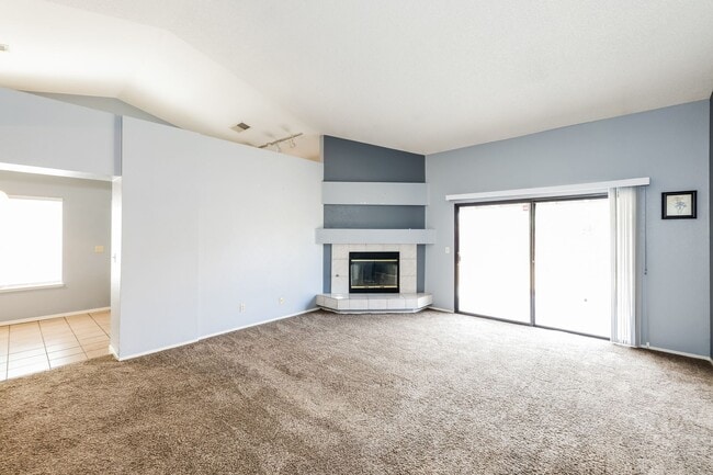 Building Photo - One Story 3 Bed / 2 Bath Single Family Home with Fenced Yard in Las Vegas