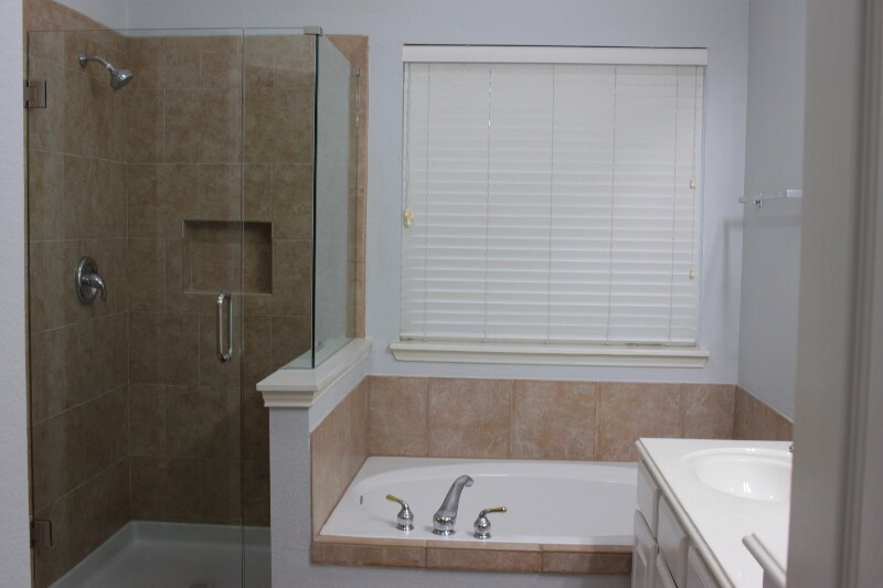 Building Photo - 3605 Villanova Dr